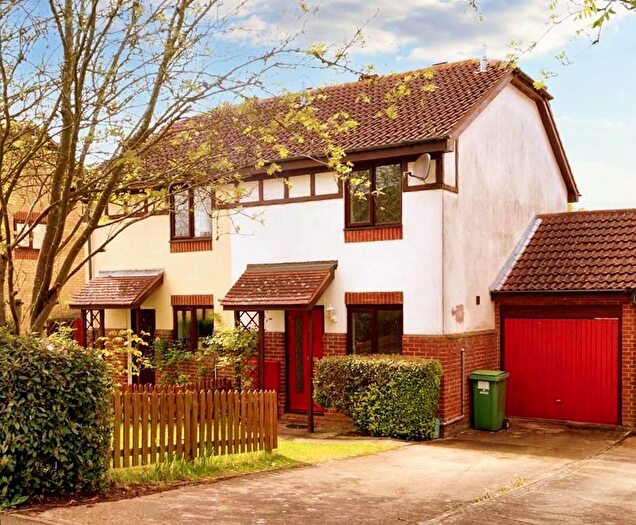 3 Bedroom Semi-Detached House To Rent In Engaine Drive, Shenley Church End, Milton Keynes, MK5