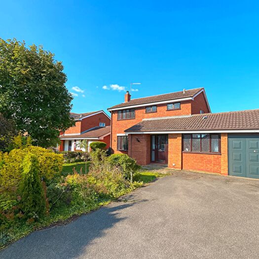 4 Bedroom Property To Rent In Mawgan Drive, Lichfield, WS14