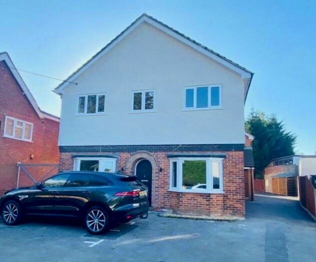 2 Bedroom Flat To Rent In Shinfield Road, Reading, Berkshire, RG2