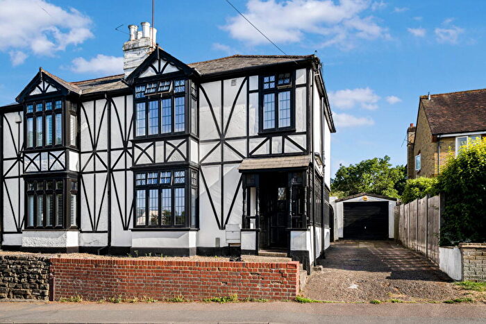 3 Bedroom Semi Detached House For Sale In Harlow Road, Roydon, Essex, CM19