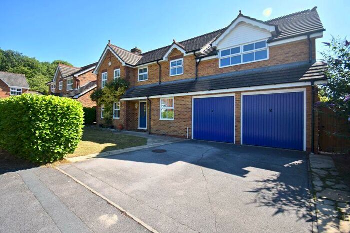 5 Bedroom Detached House To Rent In Belvedere Gardens, Chineham, RG24