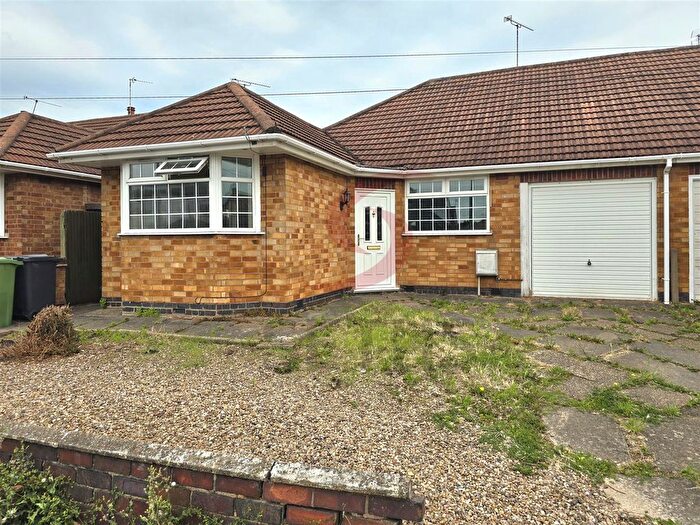 3 Bedroom Semi-Detached Bungalow To Rent In Southdown Drive, Thurmaston, Leicester, LE4