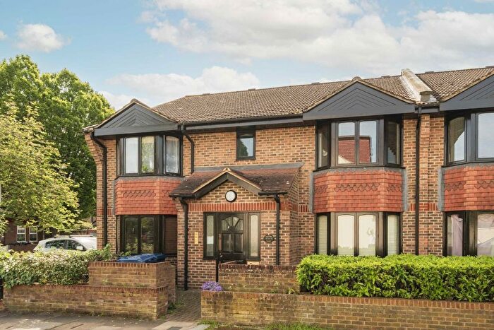 2 Bedroom Flat To Rent In Woodstock Avenue, West Ealing, W13