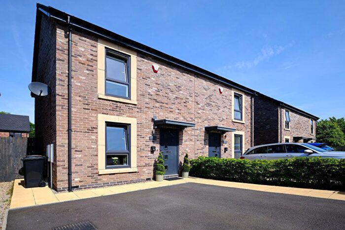 3 Bedroom Semi-Detached House For Sale In Whinney Close, Harrogate, HG2
