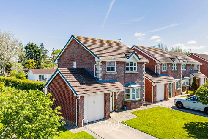 3 Bedroom Detached House For Sale In Parc Y Castell, Towyn, LL22