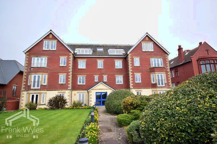 2 Bedroom Flat To Rent In North Promenade, Lytham St Annes, Lancashire, FY8