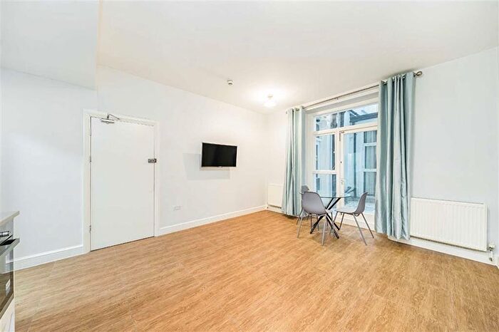 Studio To Rent In Queen's Gate, London, SW7
