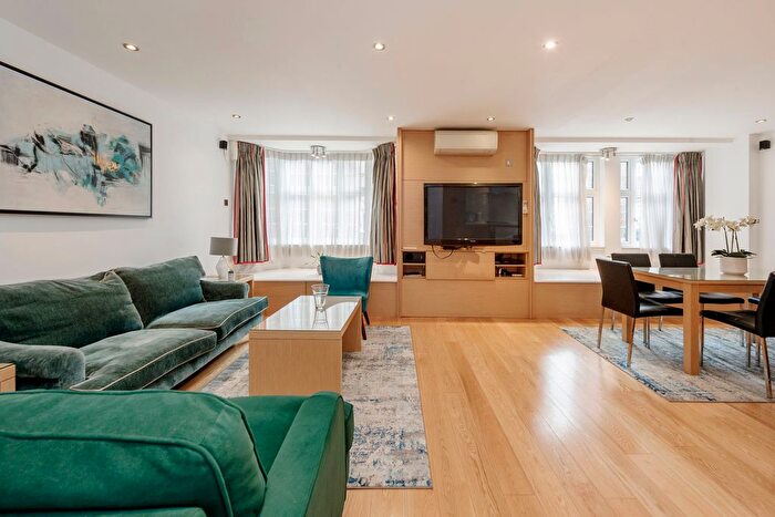 3 Bedroom Flat For Sale In Brompton Road, London, SW3