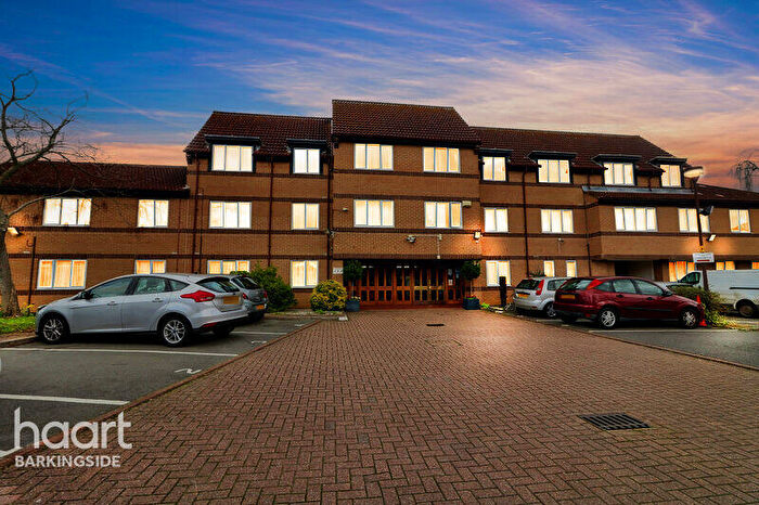 1 Bedroom Flat For Sale In Beehive Lane, Redbridge, IG4