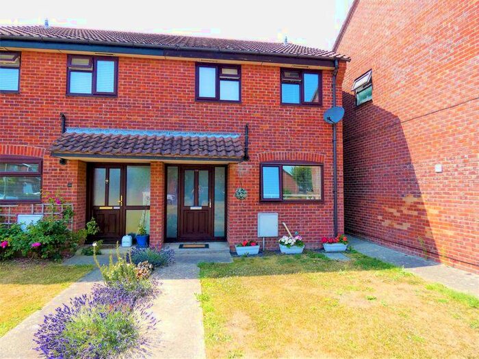 3 Bedroom Semi-Detached House To Rent In Cuckoo Lane, Stubbington, Fareham, PO14