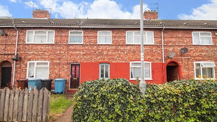 3 Bedroom Terraced House For Sale In Weighton Grove, Hull, HU6