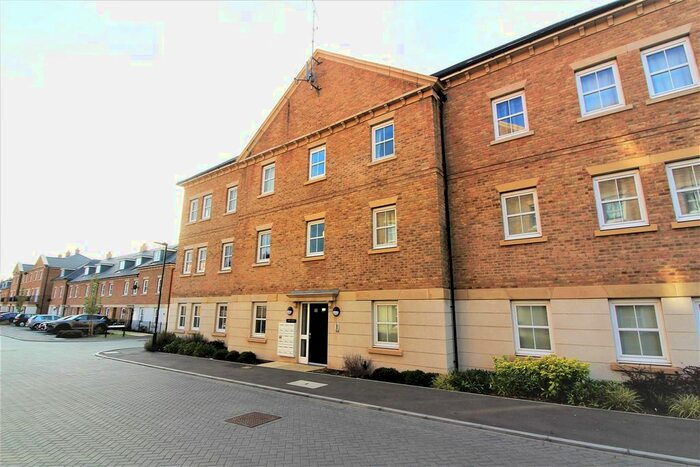 2 Bedroom Flat To Rent In Rainbow Road, Slade Green, DA8