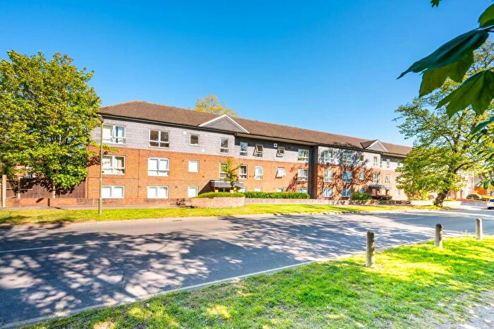 1 Bedroom Flat To Rent In The Avenue, Worcester Park, KT4