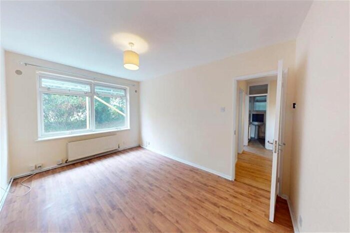 2 Bedroom Apartment To Rent In Dorchester Court, Buckingham Road, South Woodford, E18