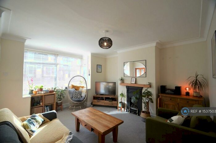 3 Bedroom Terraced House To Rent In Norman Mount, Leeds, LS5
