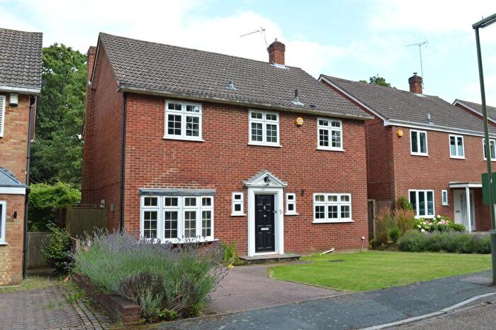 4 Bedroom Detached House To Rent In Firlands, Weybridge, KT13