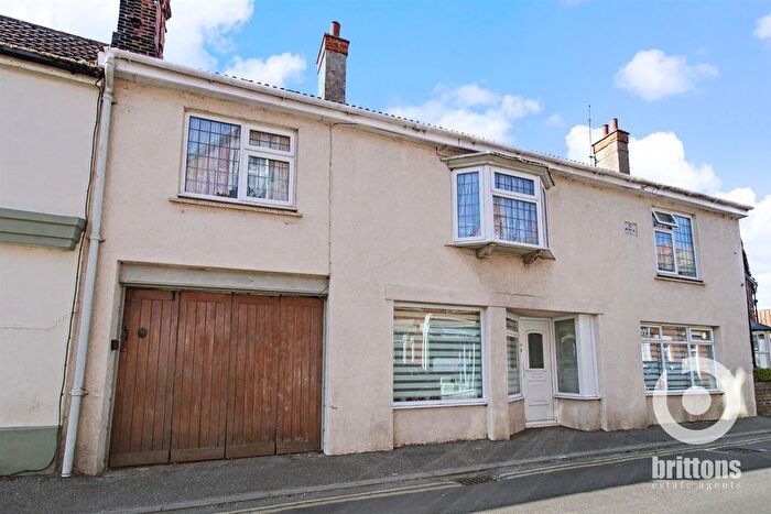 4 Bedroom Semi Detached House For Sale In High Street, Heacham, PE31