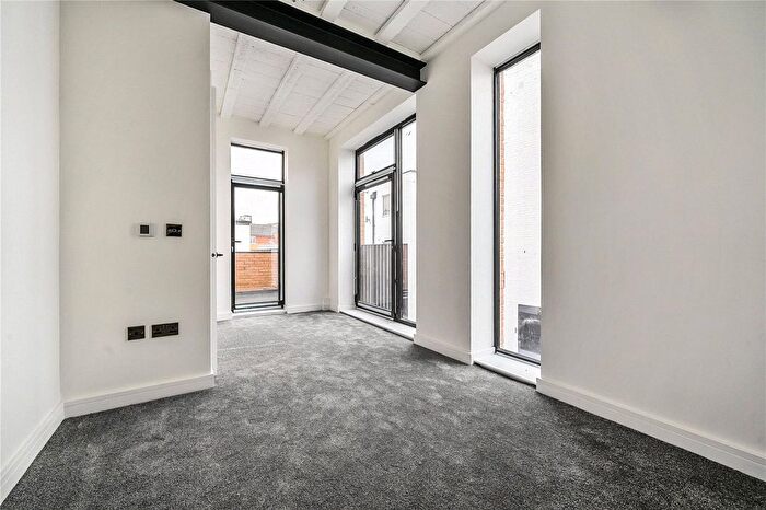 1 Bedroom Flat For Sale In Palmers Mews, Trade Close, Palmers Green, London, N13