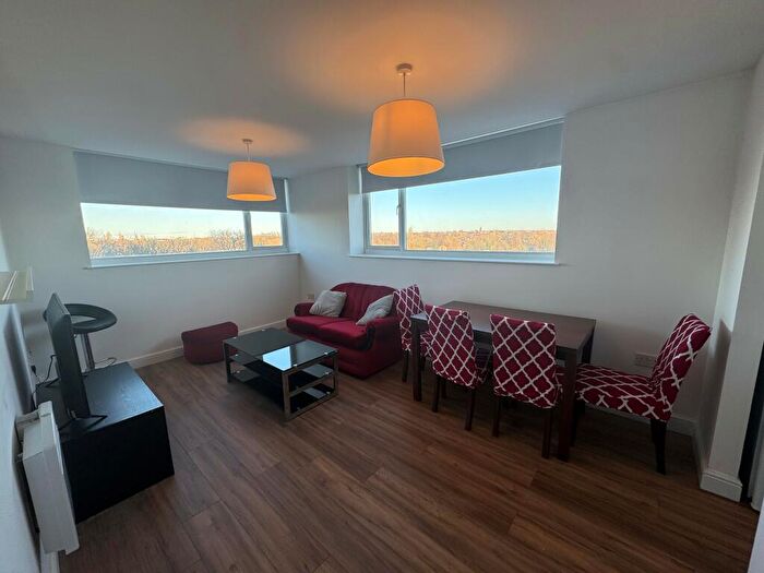 2 Bedroom Apartment To Rent In Mere Bank, L17