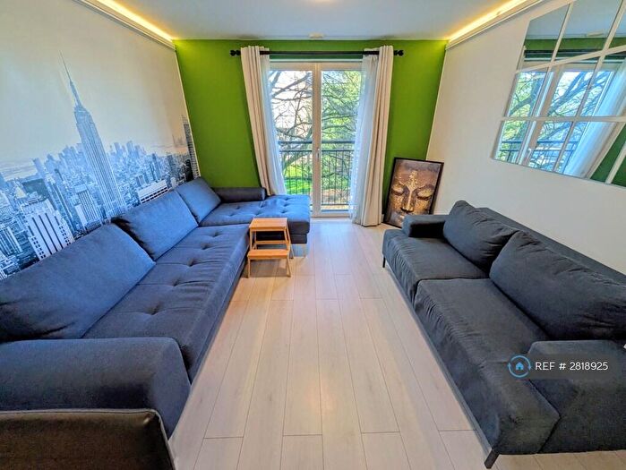 2 Bedroom Flat To Rent In Squires Court, Bristol, BS3