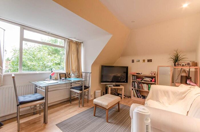 2 Bedroom Flat To Rent In Fordwych Road, West Hampstead, NW2