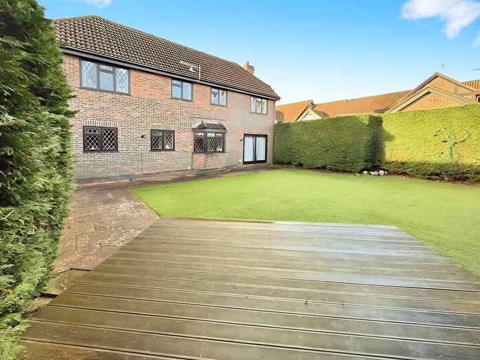 5 Bedroom Detached House To Rent In Walsingham Dene, Bournemouth, BH7