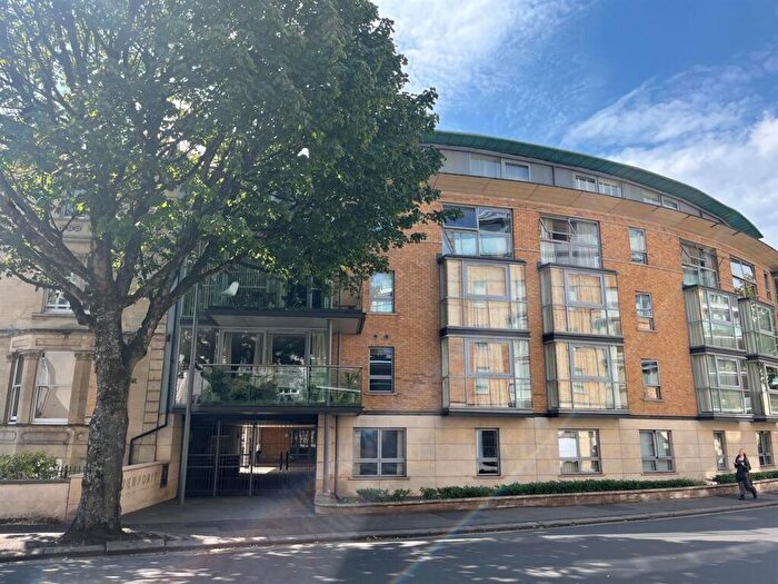 2 Bedroom Flat To Rent In Merchants Road, Clifton, Bristol, BS8