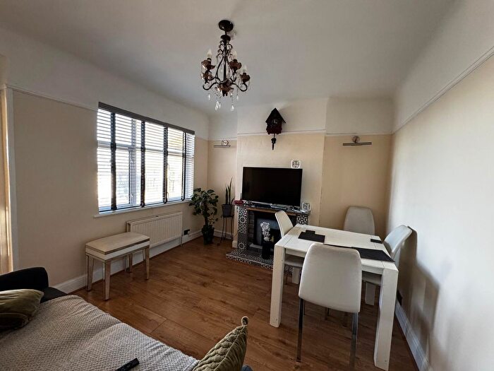 2 Bedroom Maisonette To Rent In Tanfield Avenue, London, NW2