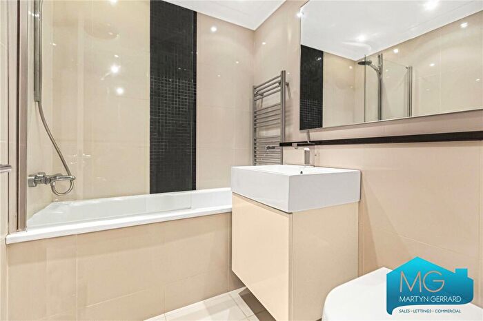 1 Bedroom Apartment For Sale In Cavendish House, Woodside Grange Road, N12