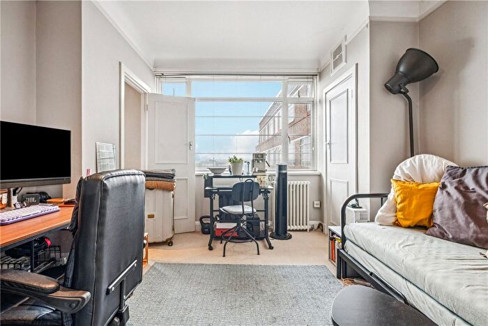 1 Bedroom Studio To Rent In Balham High Road, London, SW17