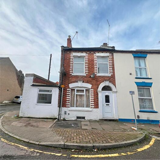 3 Bedroom House To Rent In Palmerston Road, Northampton, NN1