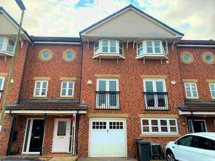 4 Bedroom Town House To Rent In St. Davids Garth, Robin Hood, Wakefield, WF3