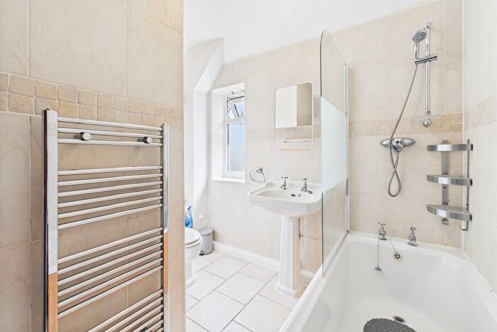 3 Bedroom End Of Terrace House For Sale In Constantine Avenue, York, North Yorkshire, YO10