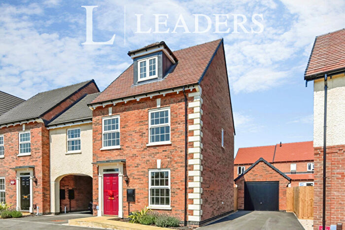 3 Bedroom Town House To Rent In King George Avenue, Bedford, MK40