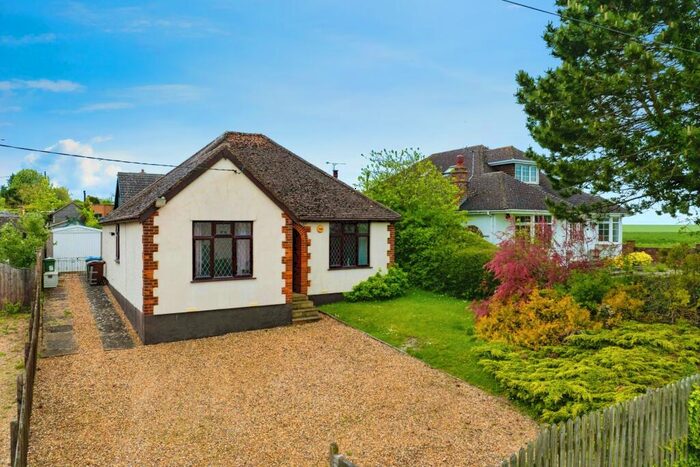 3 Bedroom Bungalow For Sale In Leighton Road, Edlesborough, Dunstable, LU6