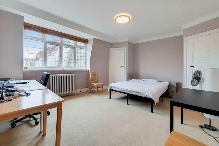 Studio To Rent In Pembroke Road, London, W8