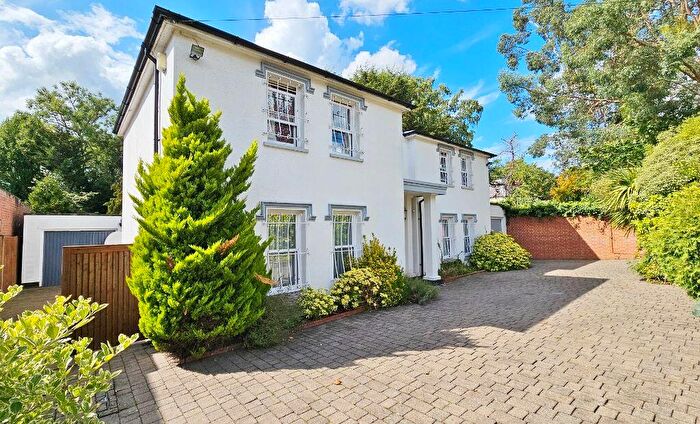 3 Bedroom Detached House For Sale In Woodhall Drive, Pinner, HA5