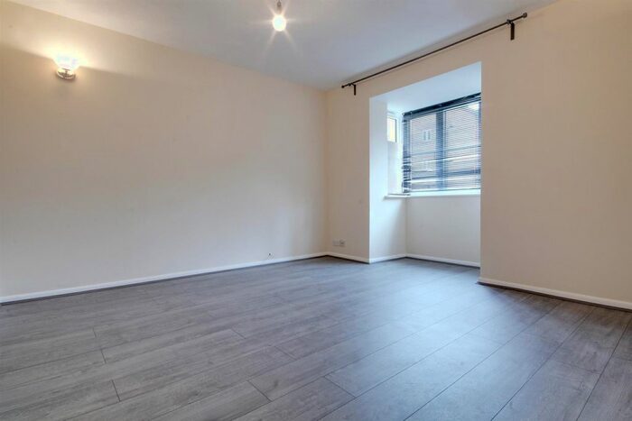 1 Bedroom Flat To Rent In Kingfisher Way, London, NW10