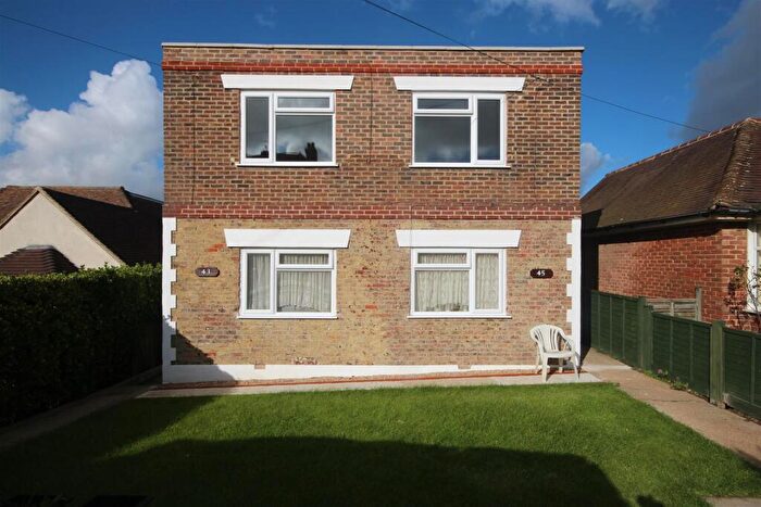 2 Bedroom Flat To Rent In Sutton Drove, Seaford, East Sussex, BN25