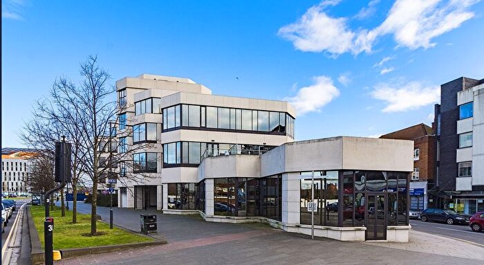 2 Bedroom Property To Rent In High Street, Slough, SL1