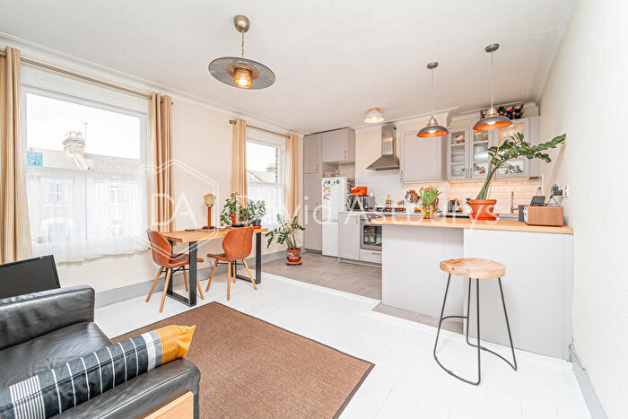 2 Bedroom Apartment To Rent In Marquis Road, Stroud Green, London, N4