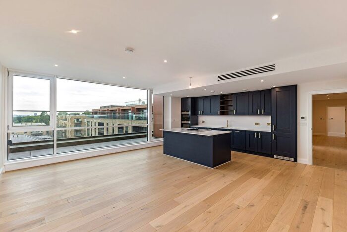 2 Bedroom Flat For Sale In The Claves, Mill Hill, NW7