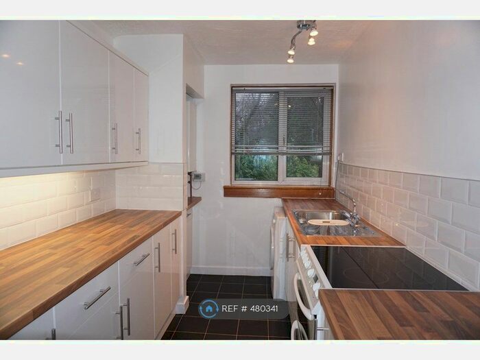 2 Bedroom Flat To Rent In Cairnhill Circus, Glasgow, G52