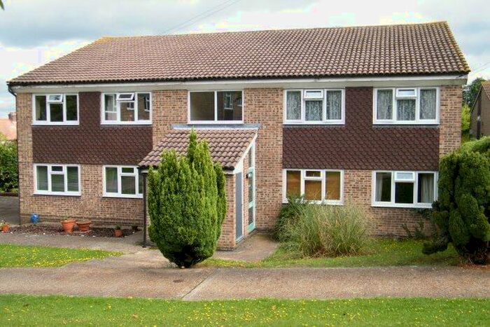 2 Bedroom Flat To Rent In The Oval, Banstead SM7