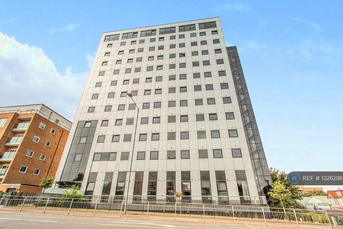 2 Bedroom Flat To Rent In Highbanks, Southend-On-Sea, SS1