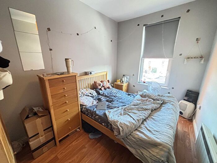 1 Bedroom Flat To Rent In Brudenell Grove, Leeds, LS6