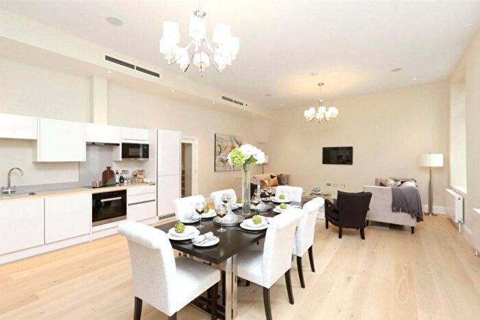 2 Bedroom Flat To Rent In Bell Yard, Holborn, London, WC2A