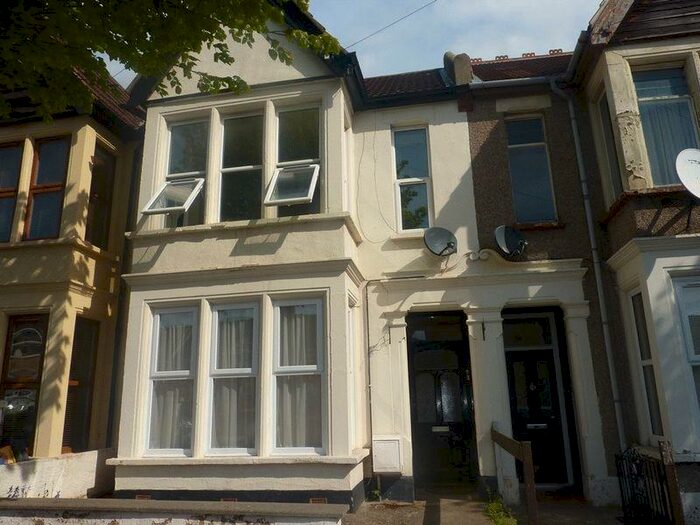 2 Bedroom Flat To Rent In Windermere Road, Southend-On-Sea, SS1