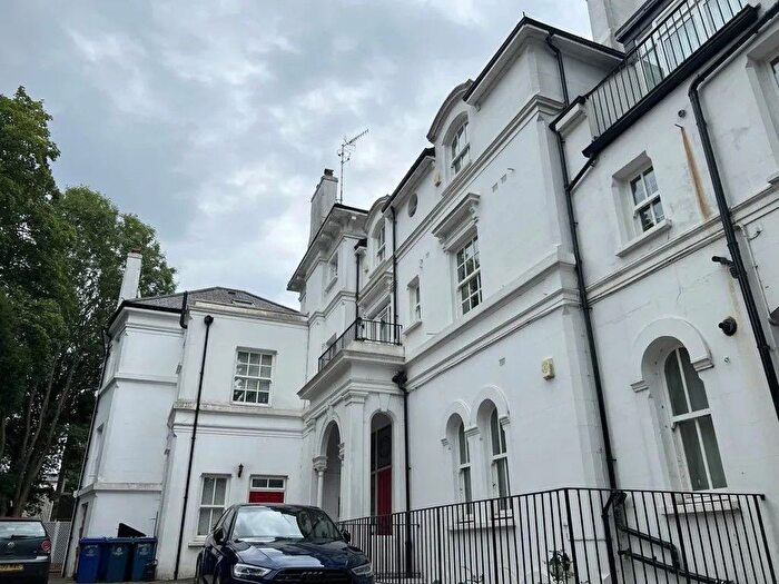3 Bedroom Flat To Rent In West Hill House, West Hill, Harrow, Greater London, HA2