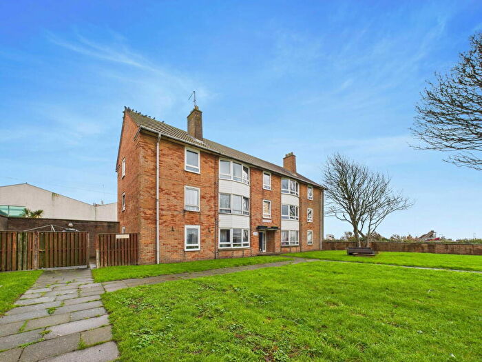3 Bedroom Flat For Sale In Old Mill Close, Southwick, BN41